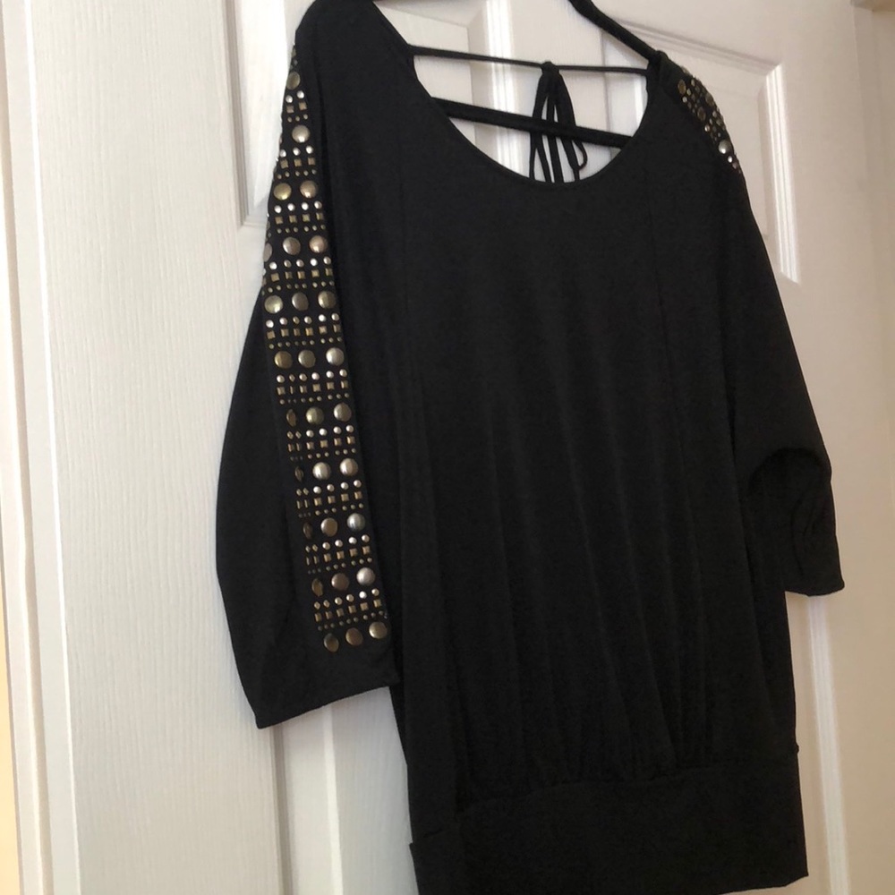 Detailed Sleeve Black Top with Open it Closed Back